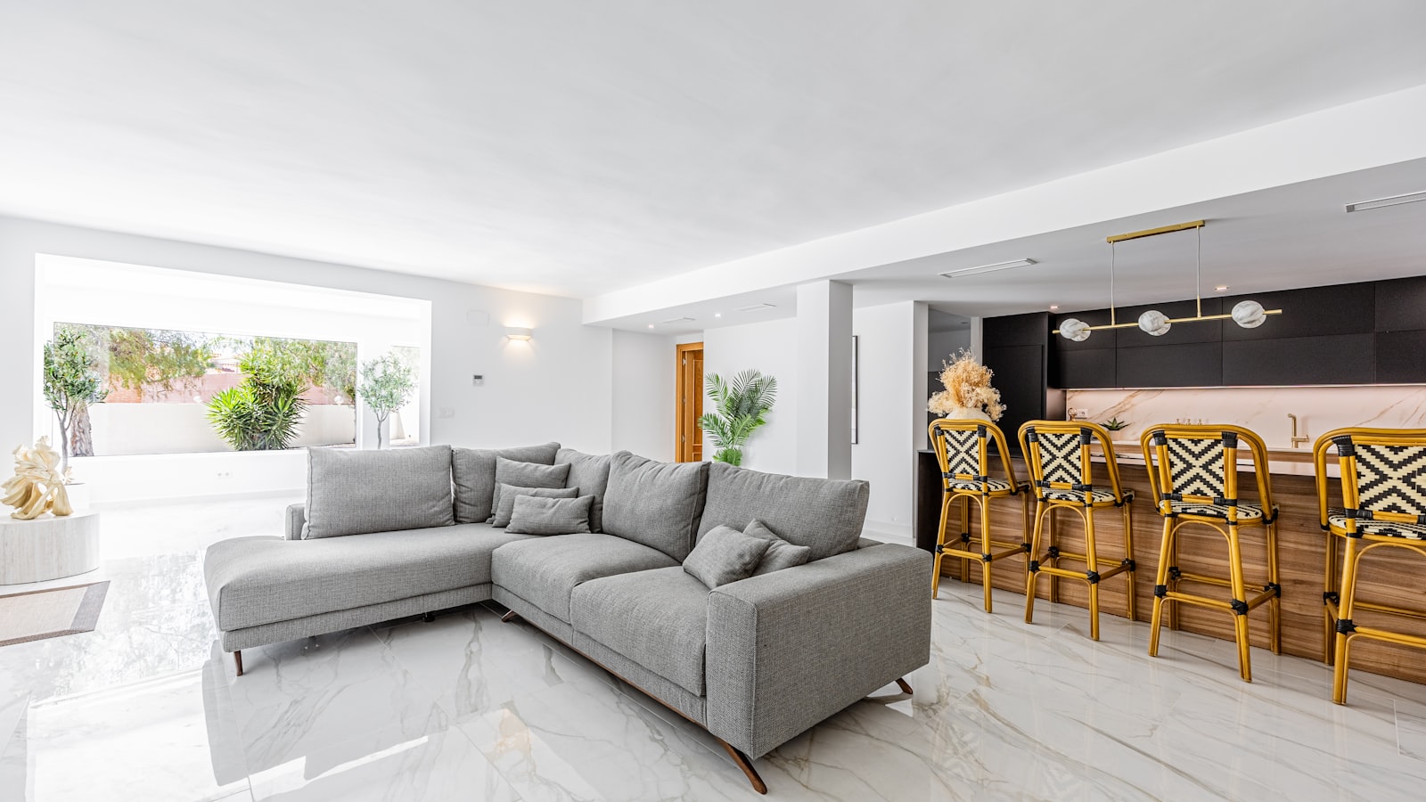 Luxury real estate agencies